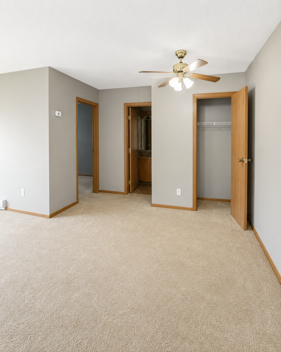 Briarwood-901C-304-Living-Room-Hall
