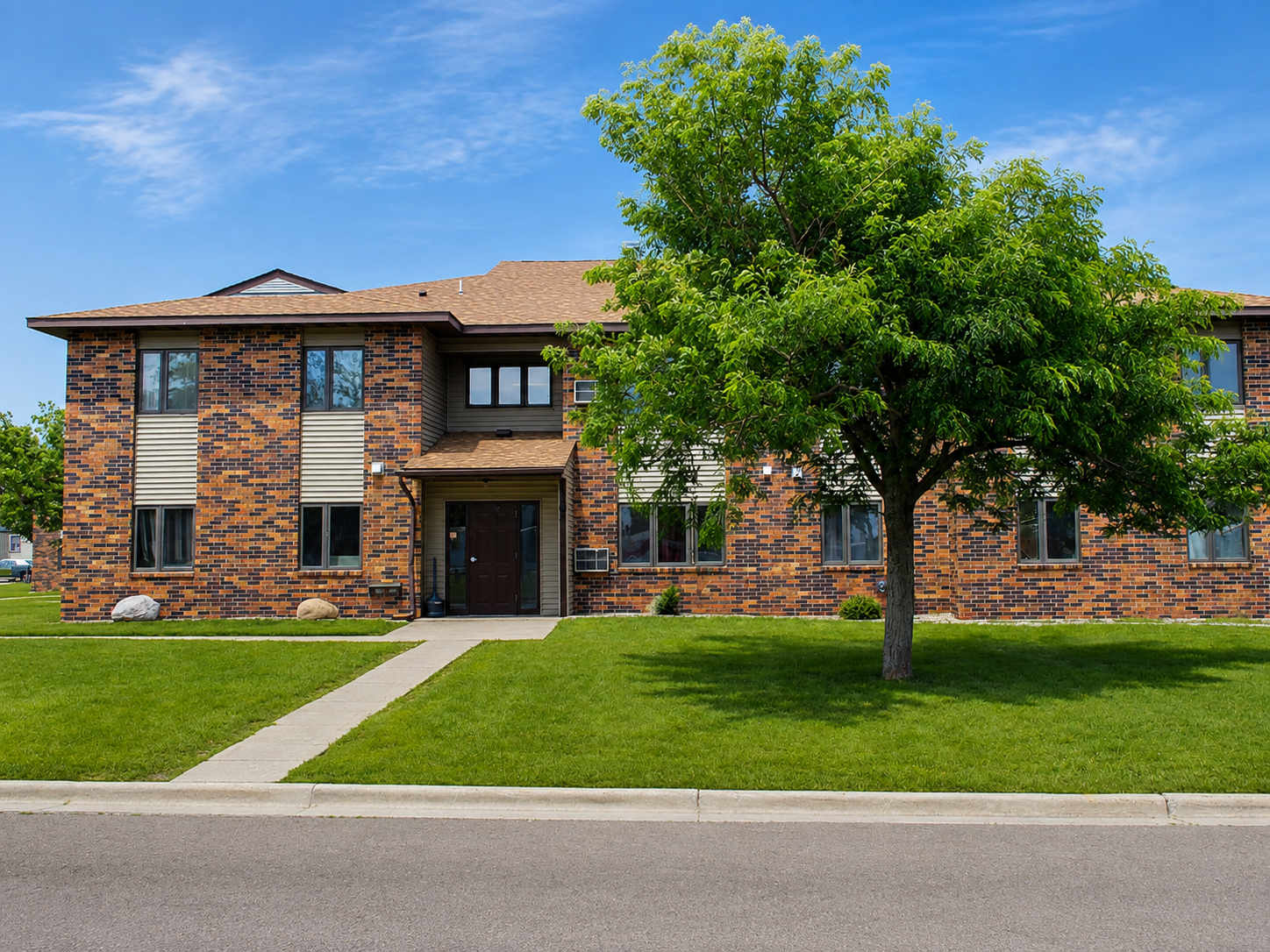 Castlewood-Exterior-Summer