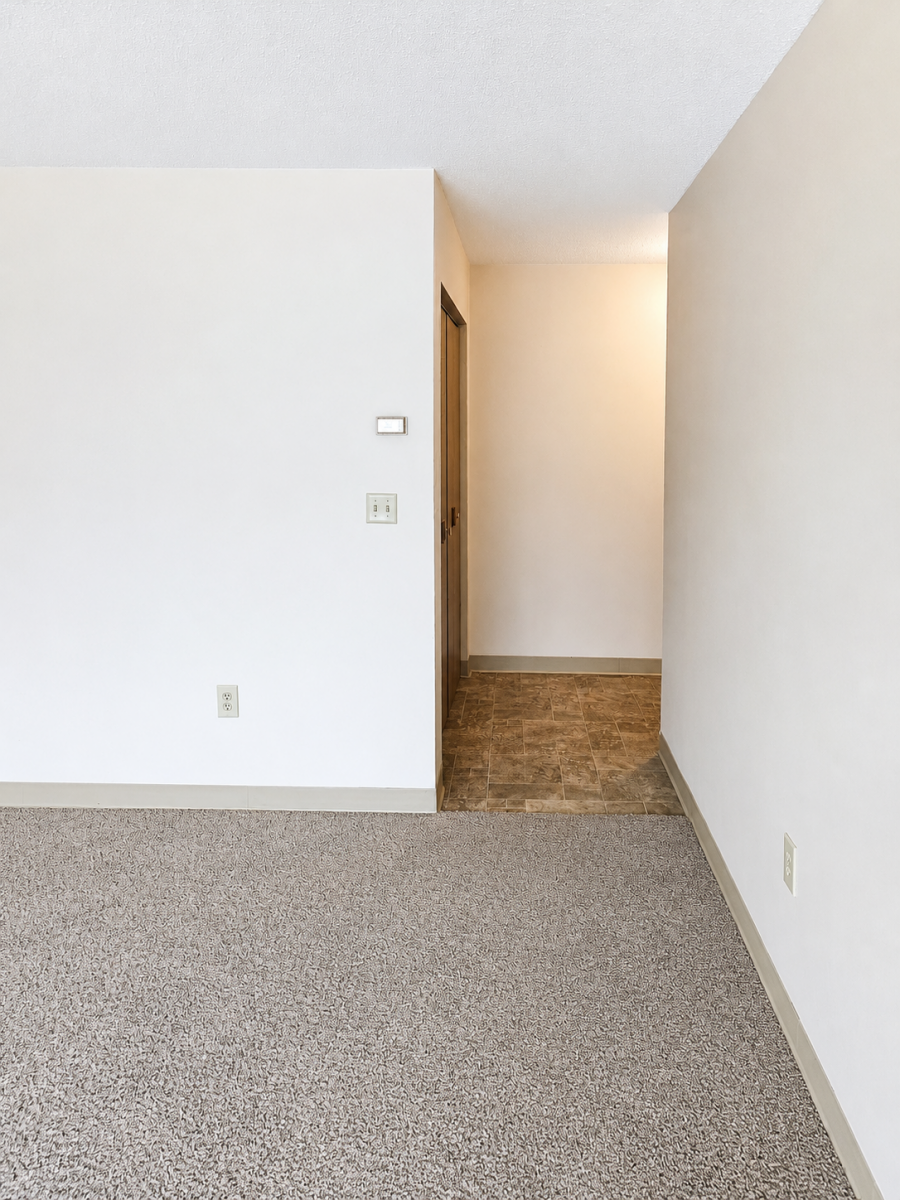 Castlewood-Living-Room-and-Entry-Hallway