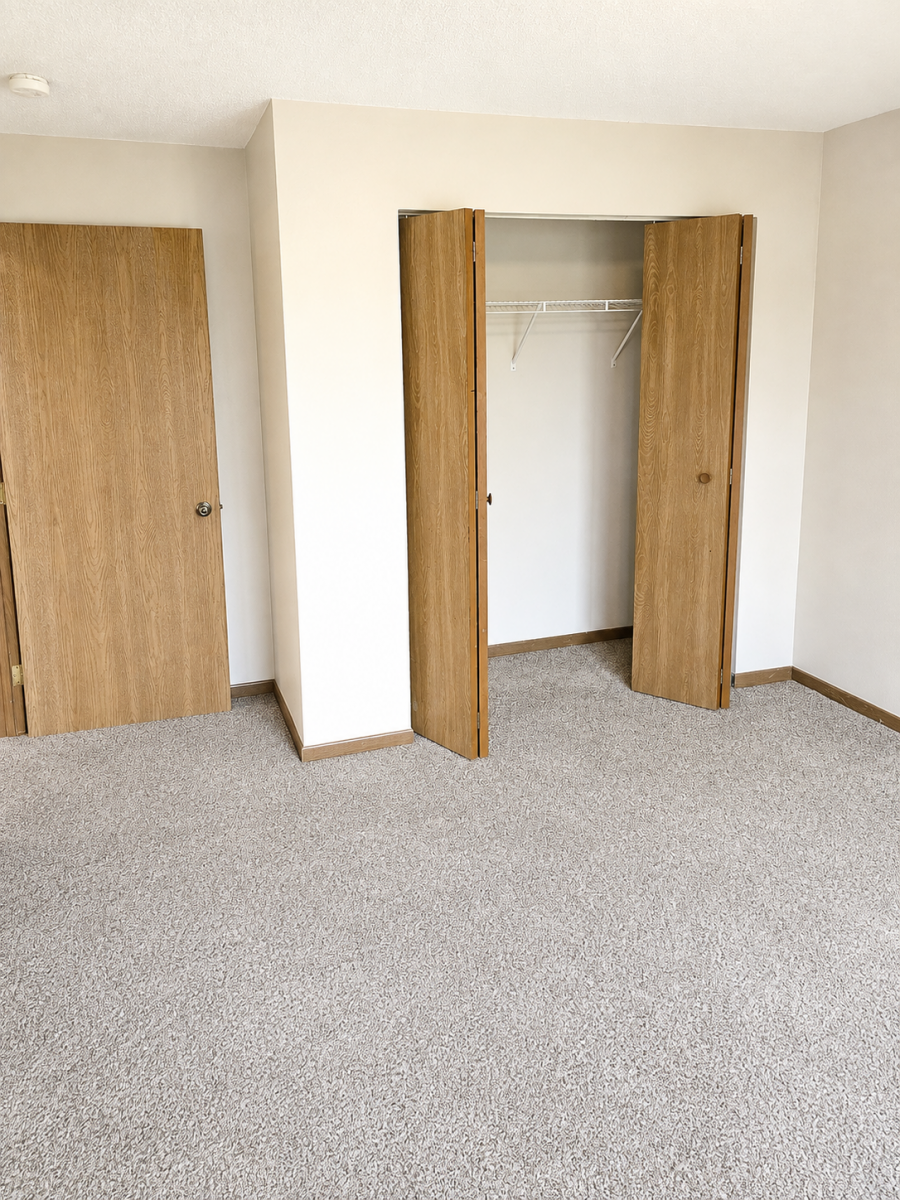 Castlewood-Main-Bedroom-Closet
