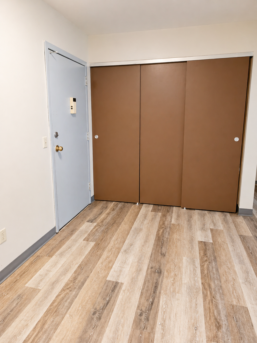Fairmont-Square-209-Entry-Closet