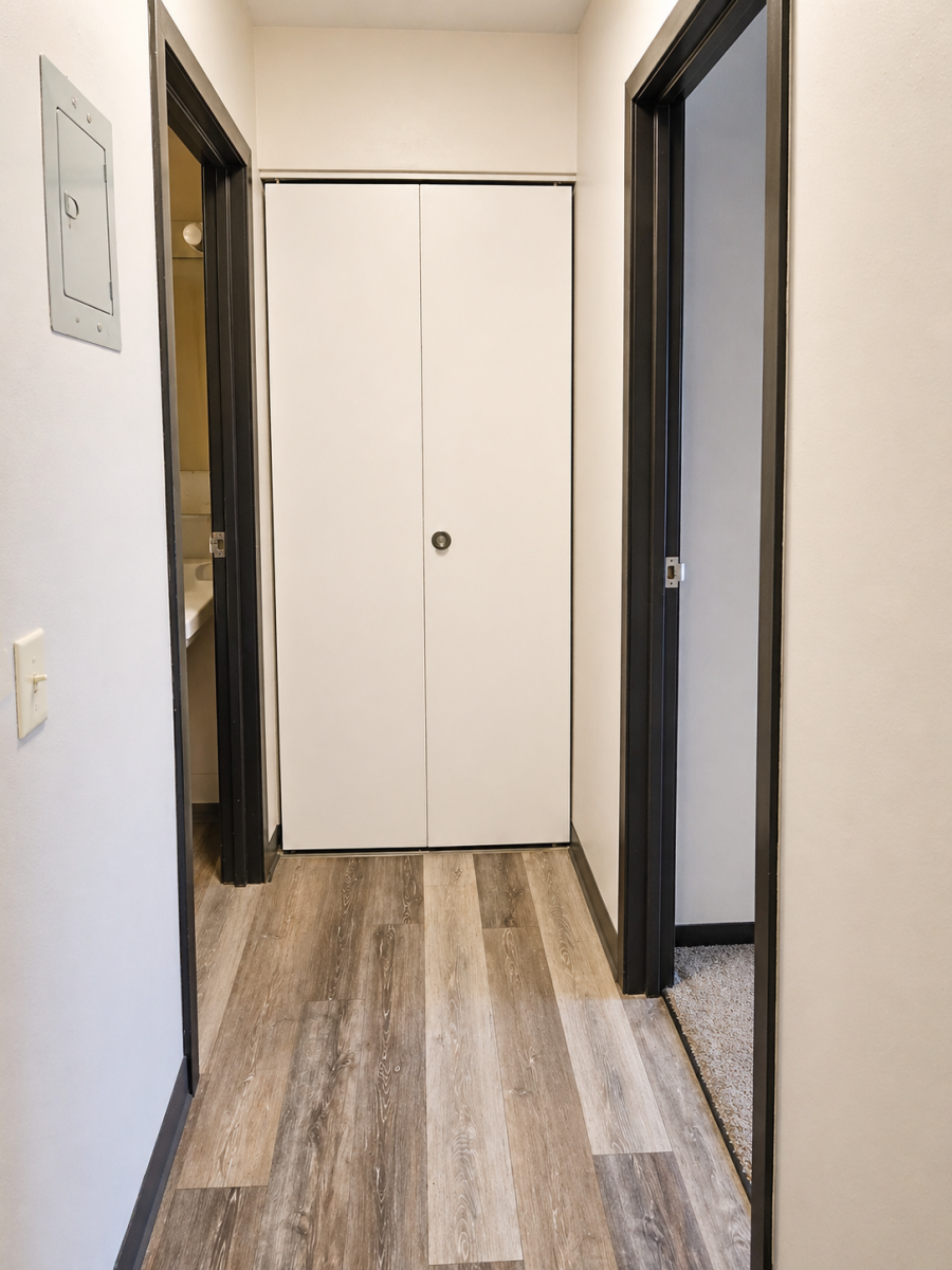 Fairmont-Square-209-Hallway-Closet