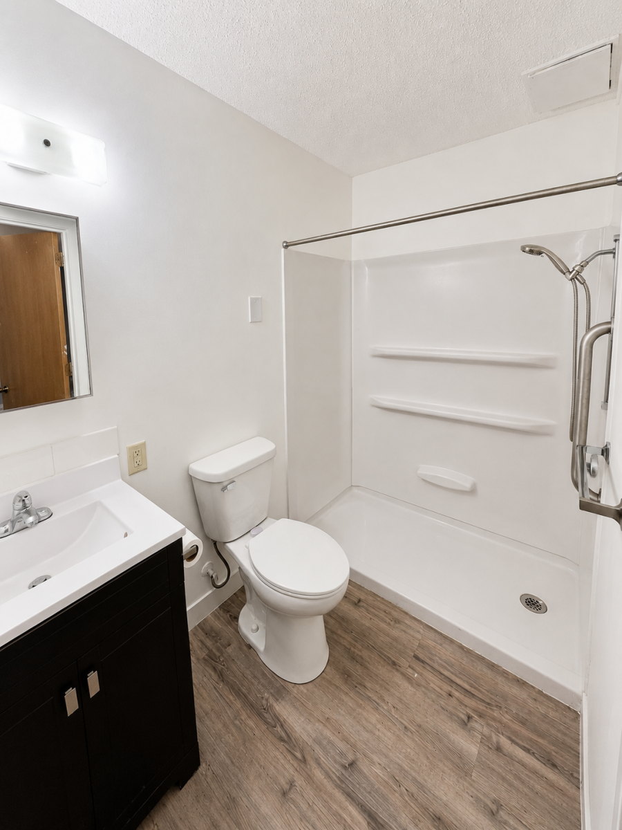 Linden-Wood-200-Bathroom
