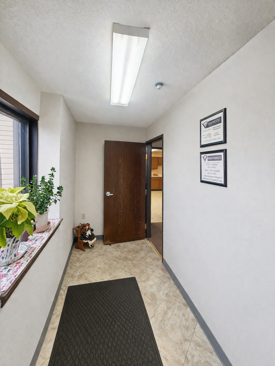 Office-hallway-with-decorative-touches