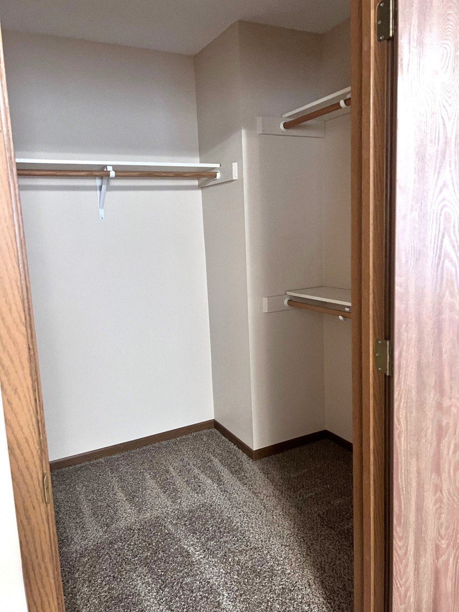 Paulson-1-Upstairs-Bedroom-Closet