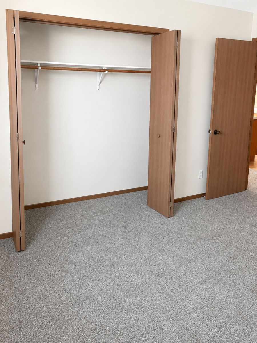 Paulson-Park-1-5-Bedroom-2-Closet
