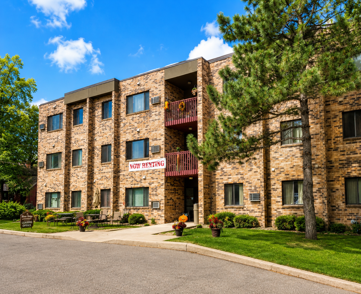 River-Ridge-Exterior