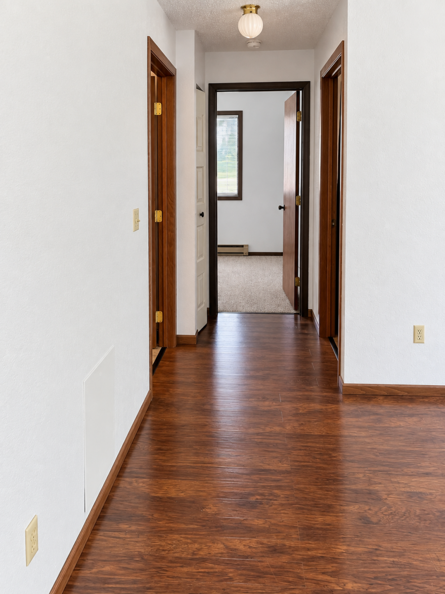 Village-Green-BE-124-4-Hallway