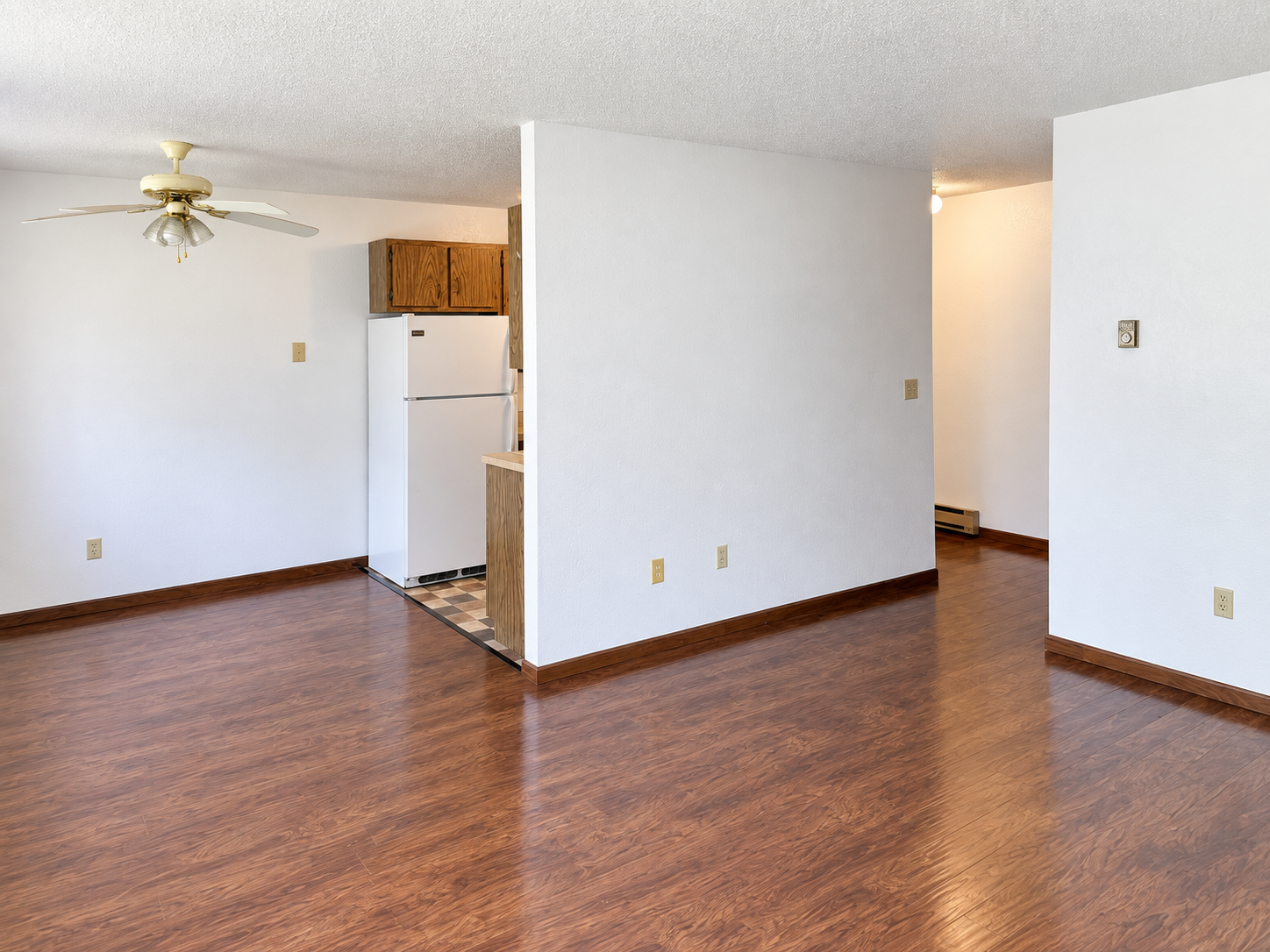 Village-Green-BE-124-4-Living-Room-Dining-Area
