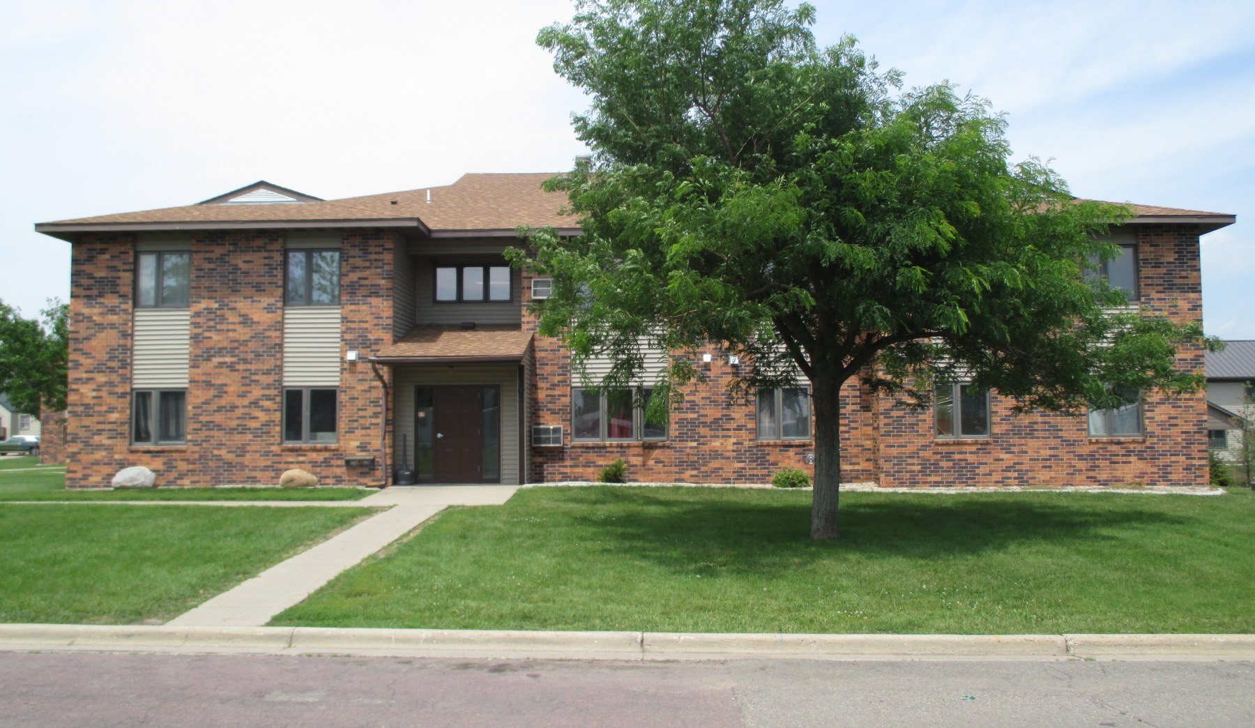 Castlewood Knoll Apartments Van Binsbergen & Associates